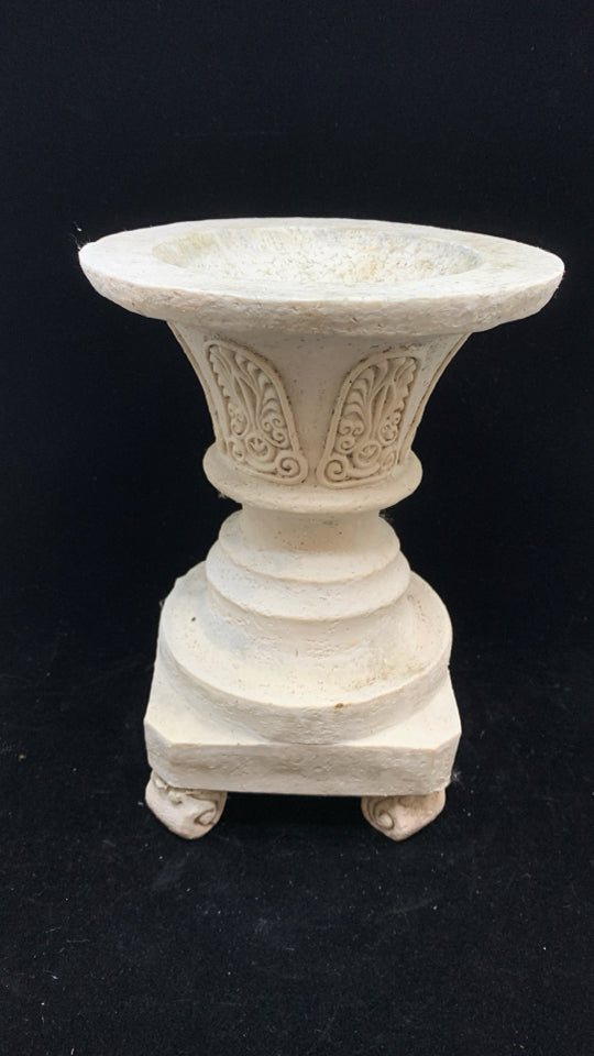 WHITE STONE GARDEN PEDESTAL URN.