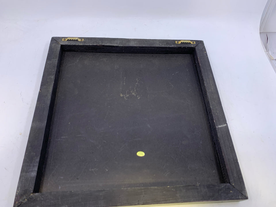 CARVED LEAVES WALL PLAQUE.