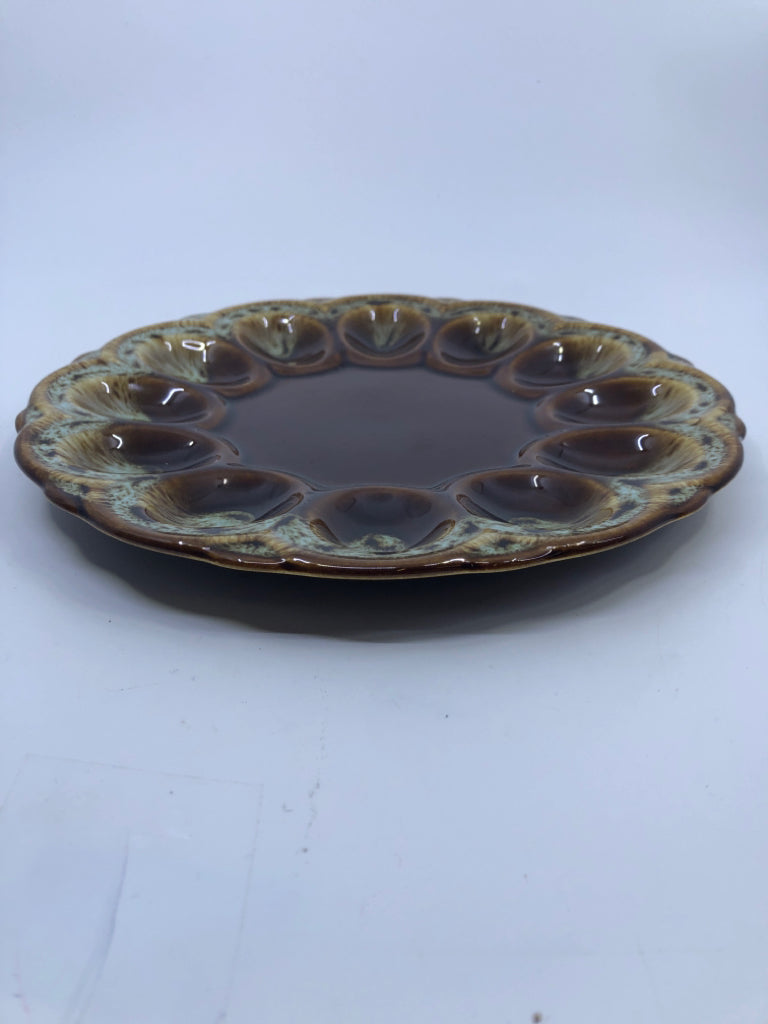 VTG BROWN W/ GREEN DRIP DETAIL DEVILED EGG HOLDER POTTERY.