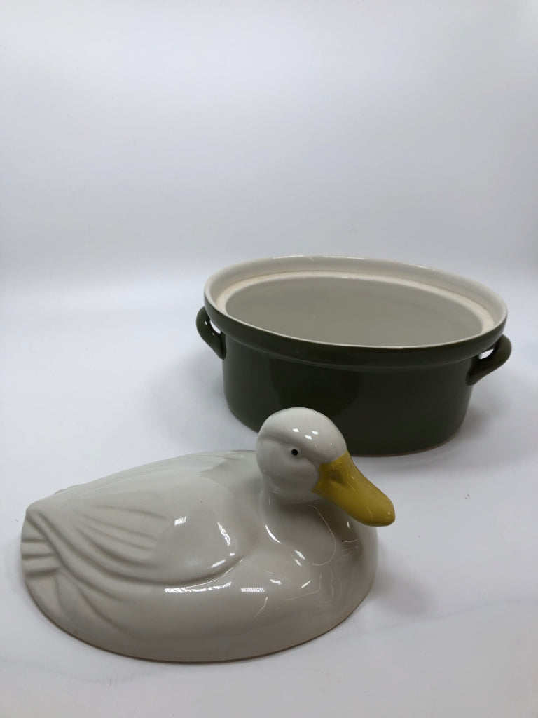 VTG CARBONE GREEN DUCK CASSEROLE DISH.