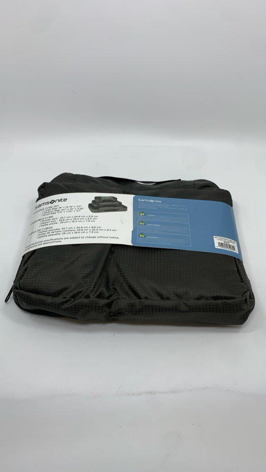 NWT 3PC PACKING CUBES.