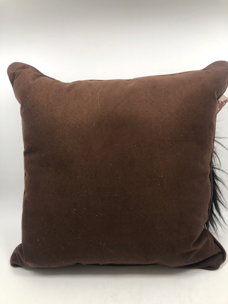 NWT CRACKER BARREL FLUFFY HORSE PILLOW.