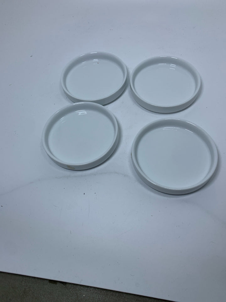 4 PORCELAIN SOY SAUCE BOWLS.