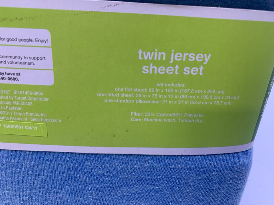 LIGHT BLUE JERSEY SHEET SET.