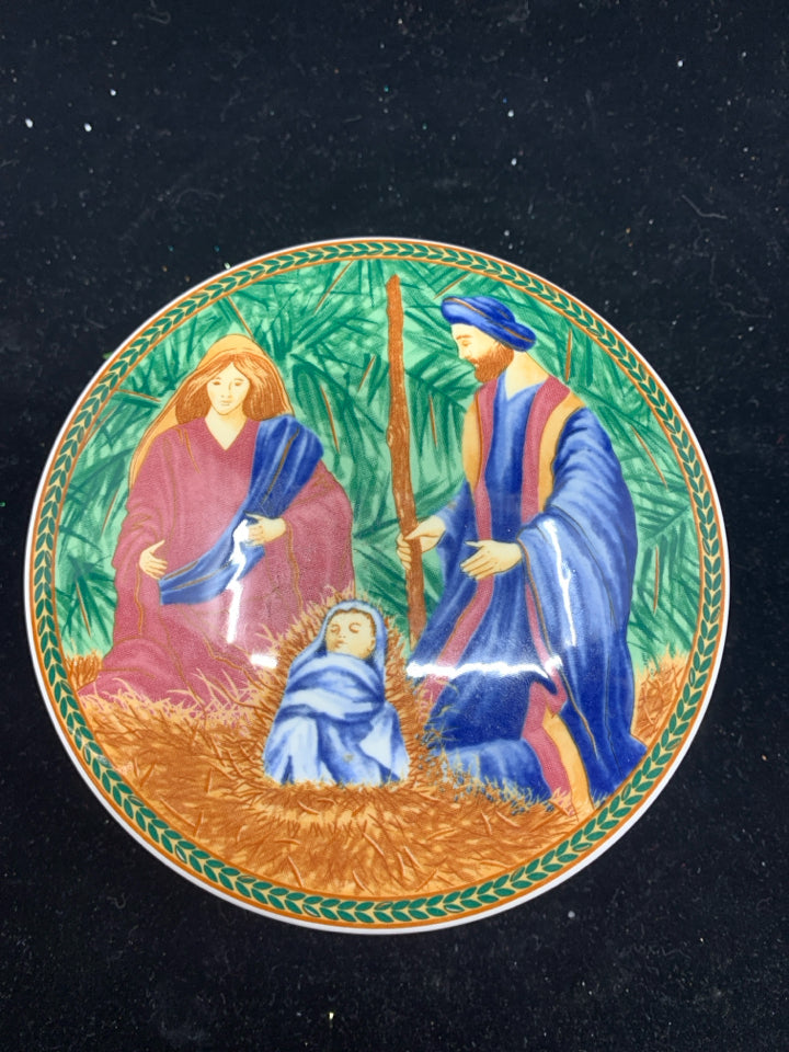 NATVITY SCENE ROUND TRINKET BOX.