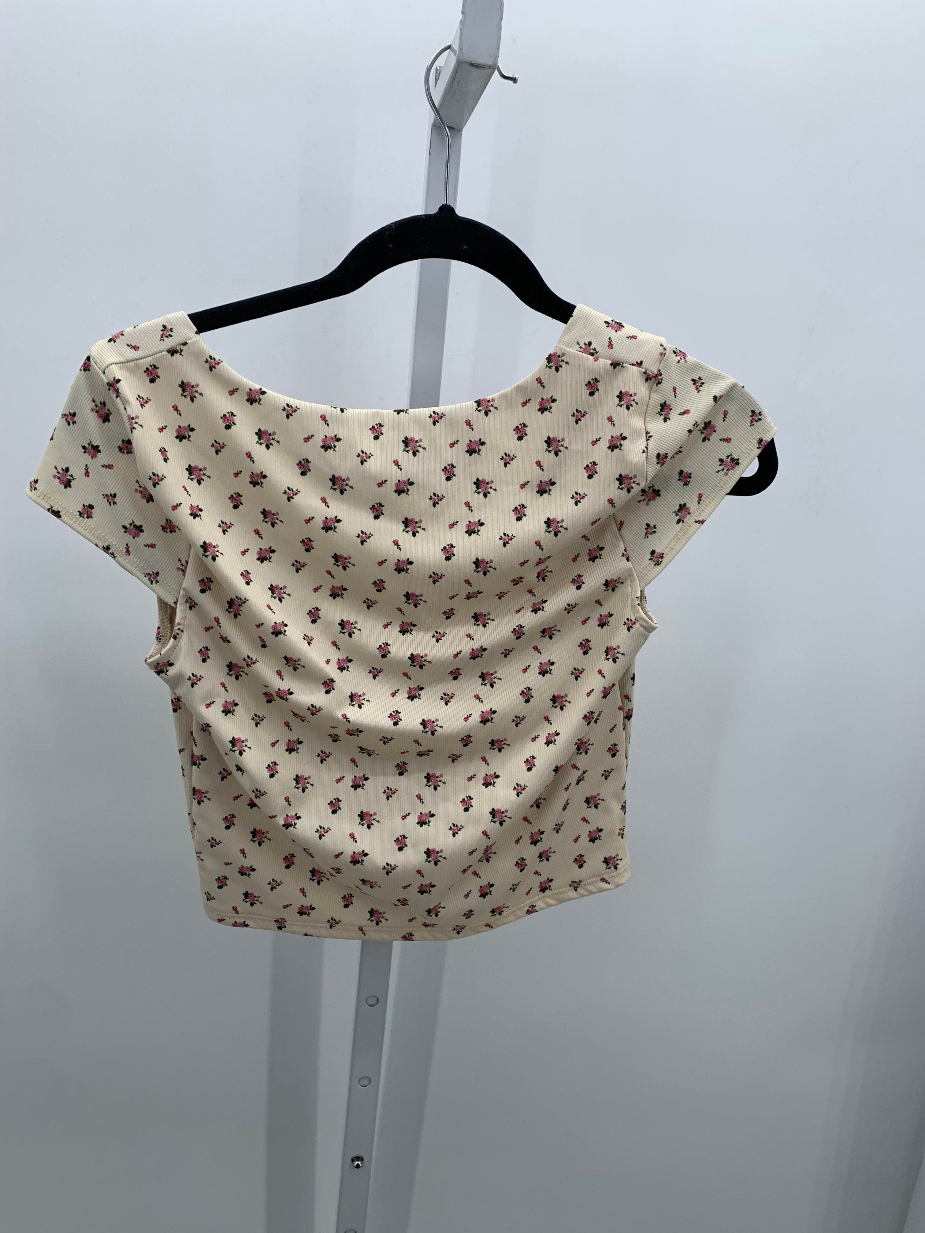 Size Medium Juniors Short Sleeve Shirt