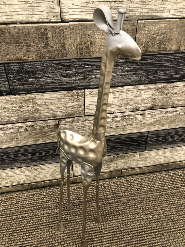 LONG-LEGGED METAL GIRAFFE FIGURINE.