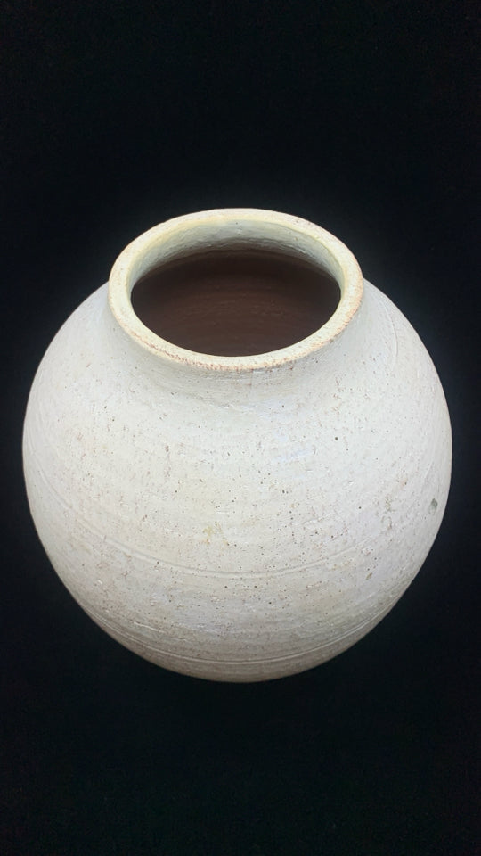 WHITE DISTRESSED TERRA COTTA VASE.