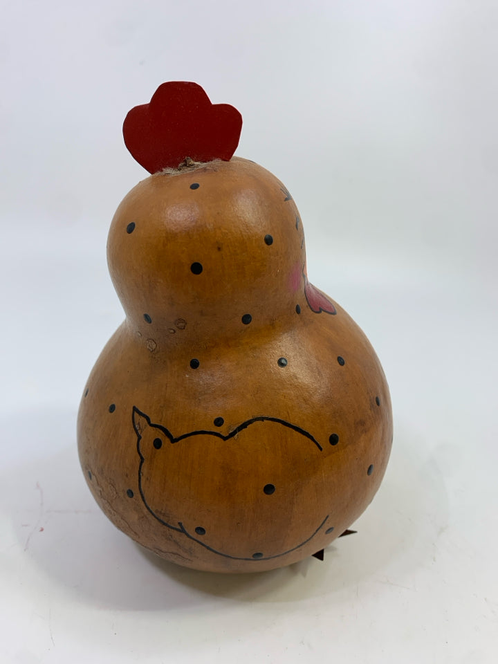 PRIMITIVE GOURD CHICKEN W/METAL FEET.