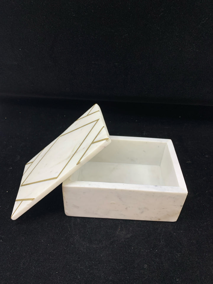 HEAVY WHITE STONE BOX W/LID GOLD ACCENTS.