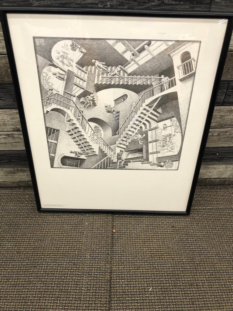 BLACK/WHITE OPTIC ILLUSION WALL ART.