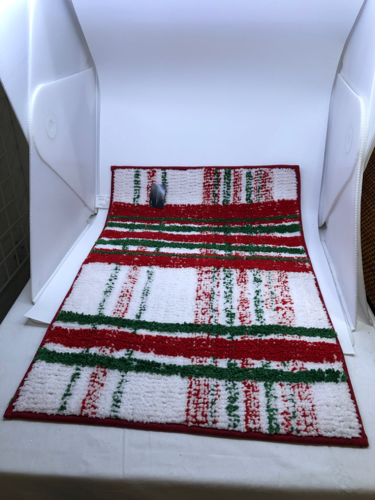 RED AND GREEN BATH MAT.