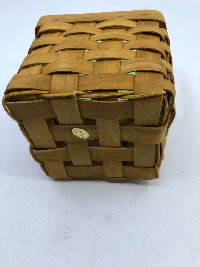 "MERRY AND MAGICAL" BASKET WITH LID AND HANDLE.