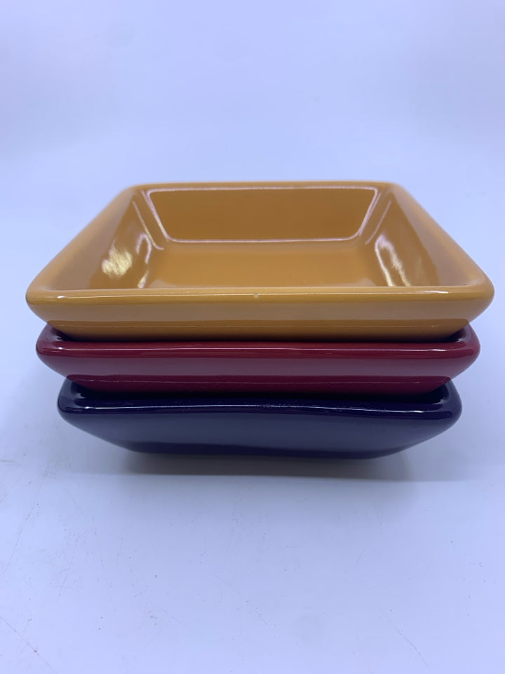 4 PC STRIPED TRAY+ BOWLS YELLOW,MAROON,PURPLE.