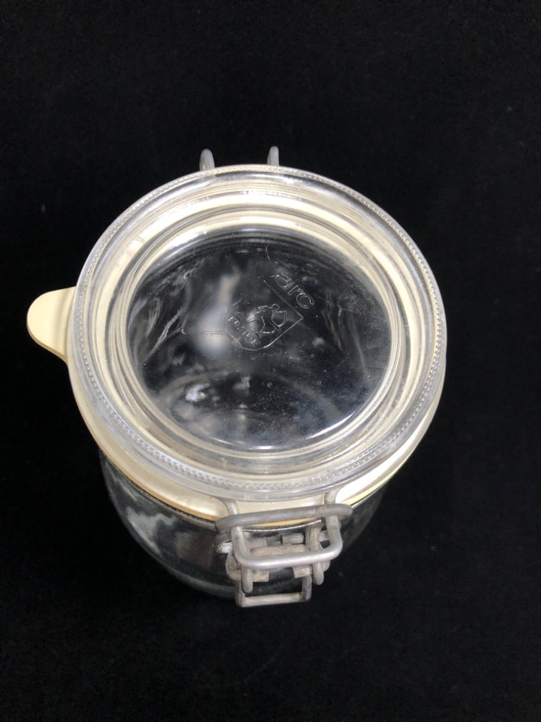 MED CLEAR GLASS JAR W/FLIP TOP LID.