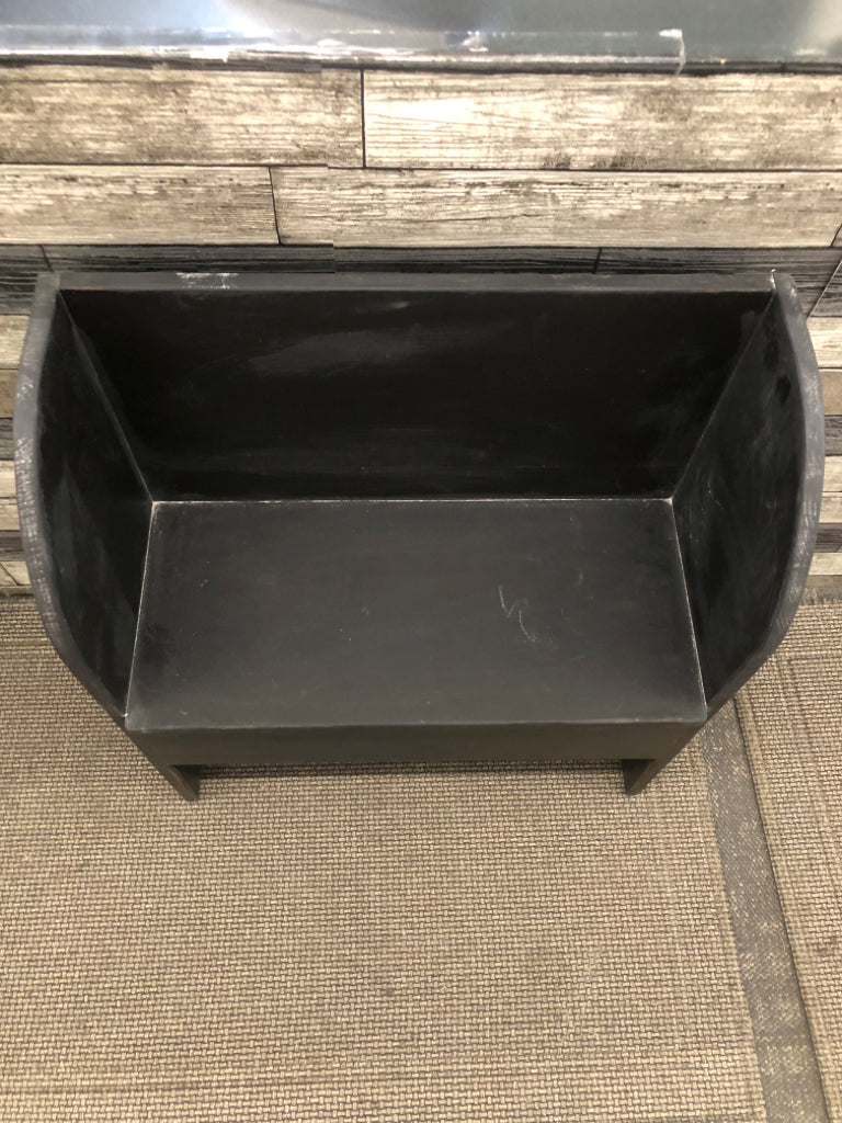 RUSTIC BLACK WOOD BENCH.