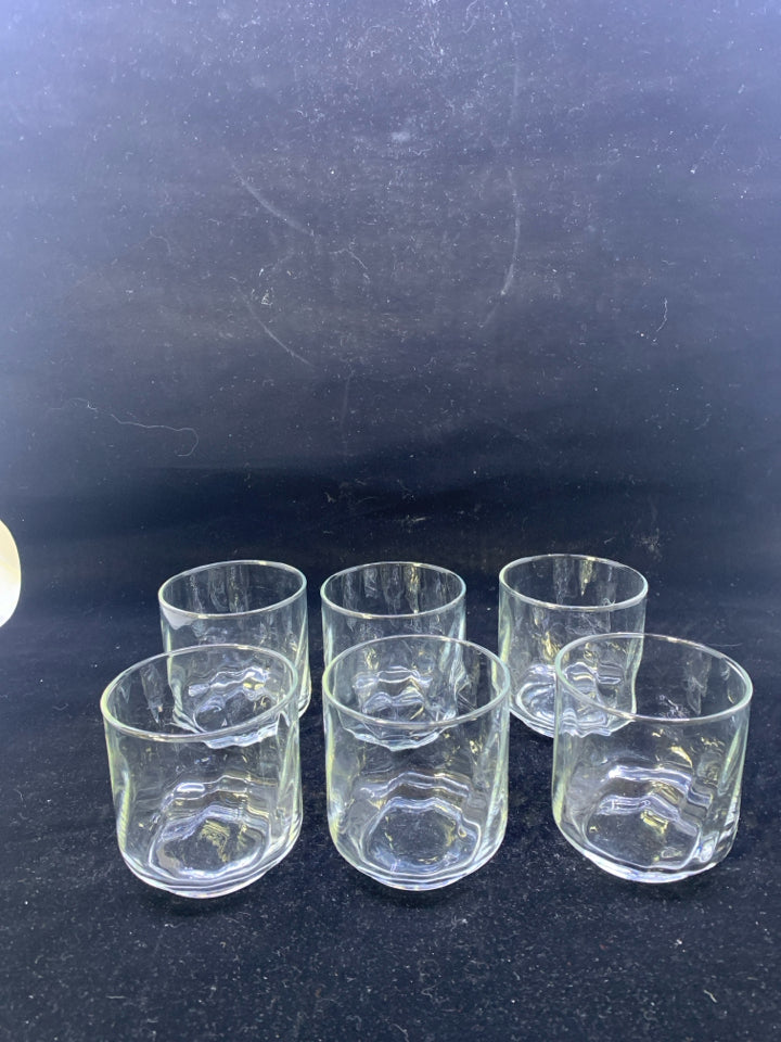 6 SHORT SWIRLED WATER GLASSES.