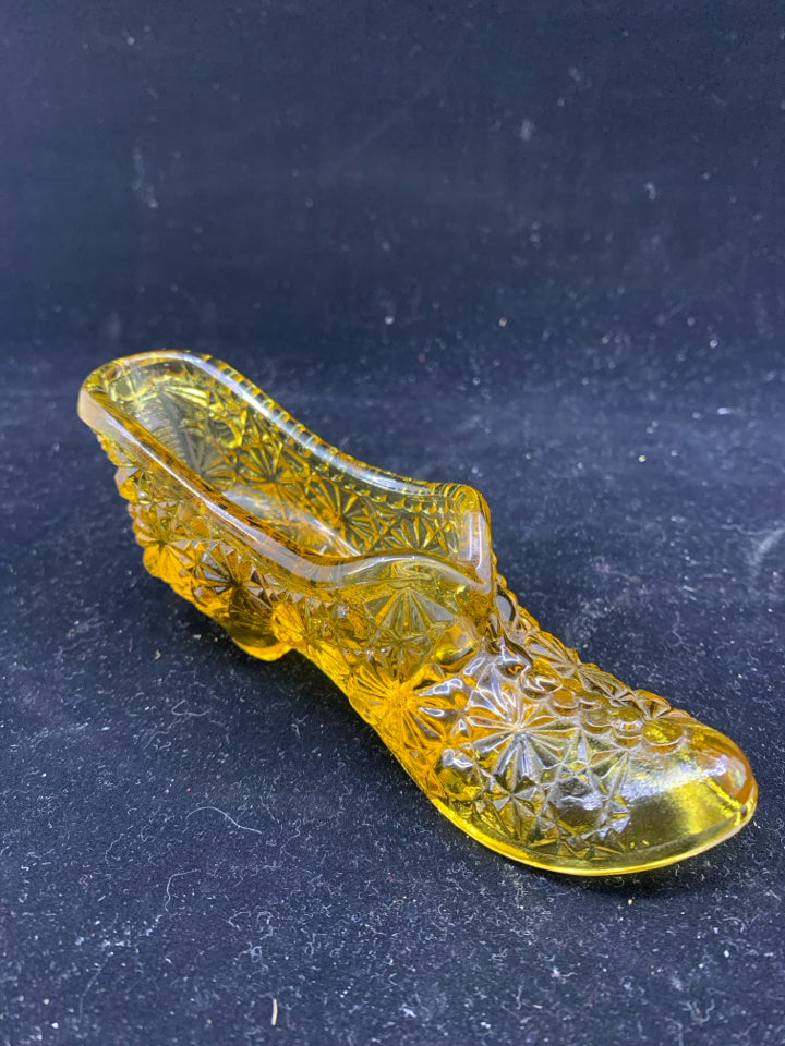 VTG AMBER GLASS STAR SHOE.