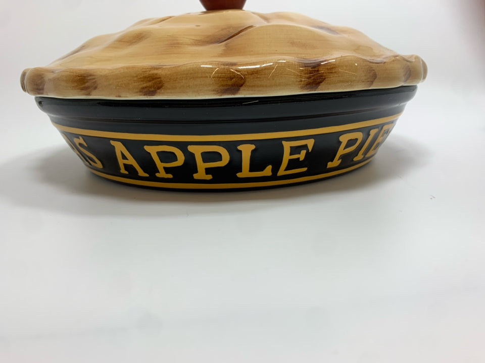 AMERICAN PIE COVERED PIE DISH.