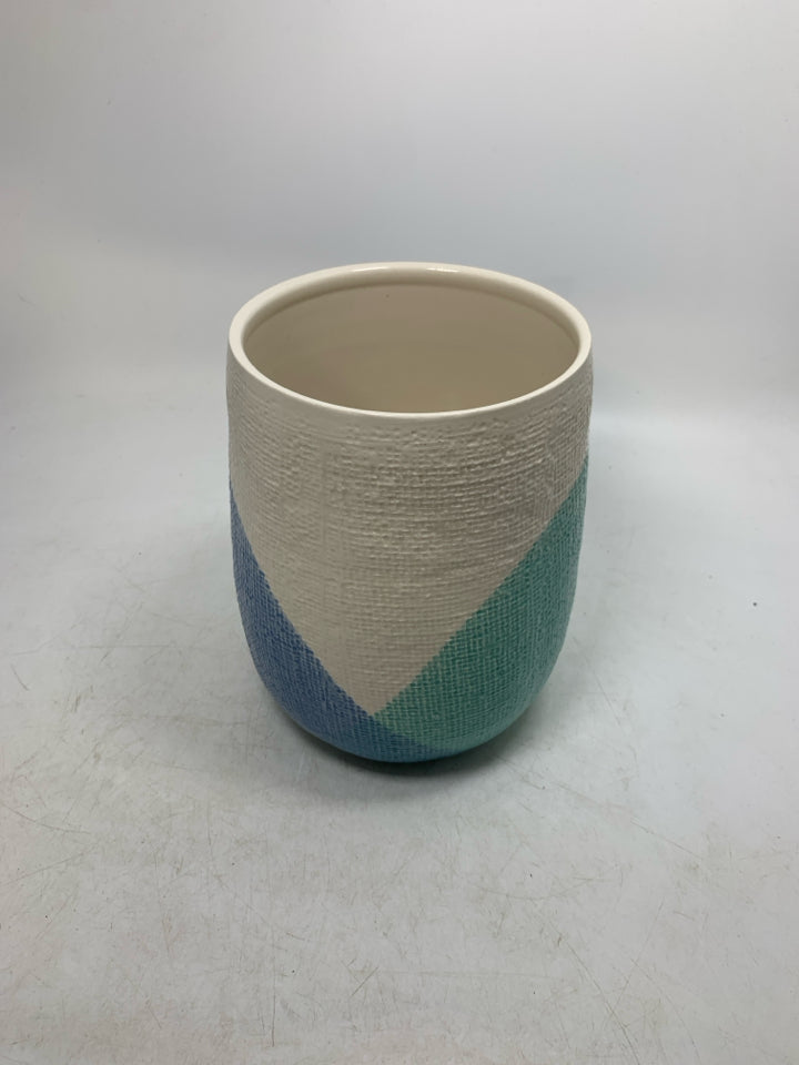 CERAMIC TEXTURED COLORFUL BLOCK BLUES VASE.