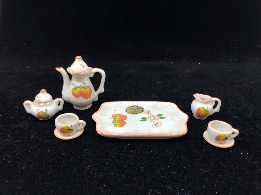 STRAWBERRY MINI TEA SET.