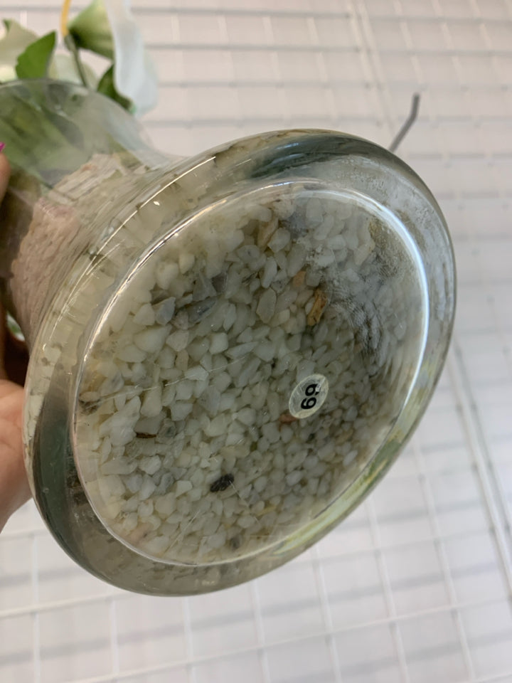 FAUX CALLA LILIES IN GLASS VASE W/GRAVEL.