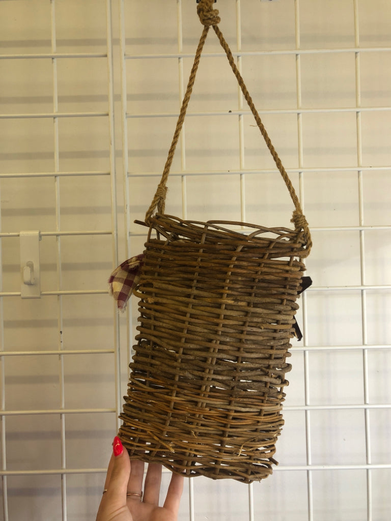 PRIMITIVE HANGING BASKET RED STAR PLAID BOW.