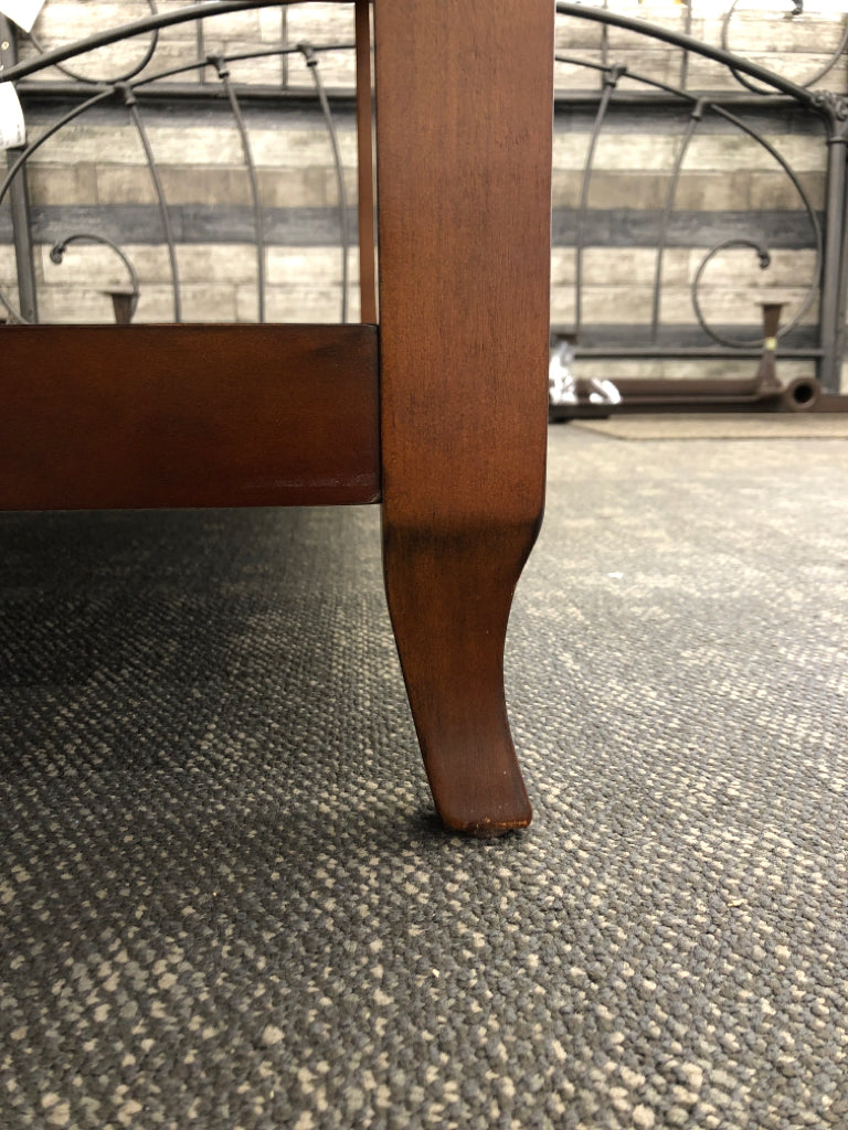 MODERN WOOD SQUARE COFFEE TABLE.