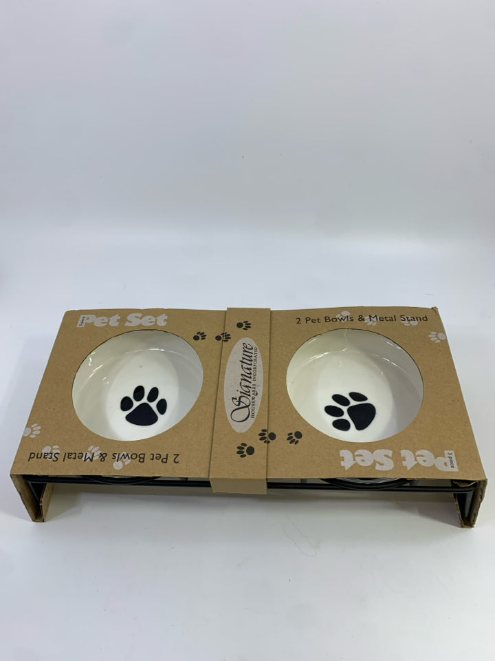NIB 2 PET BOWLS IN METAL STAND.