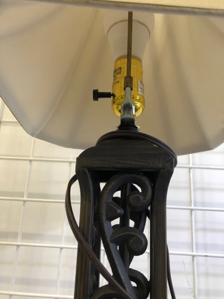 HEAVY METAL SCROLL BLACK BASE LAMP W CREAM SHADE.