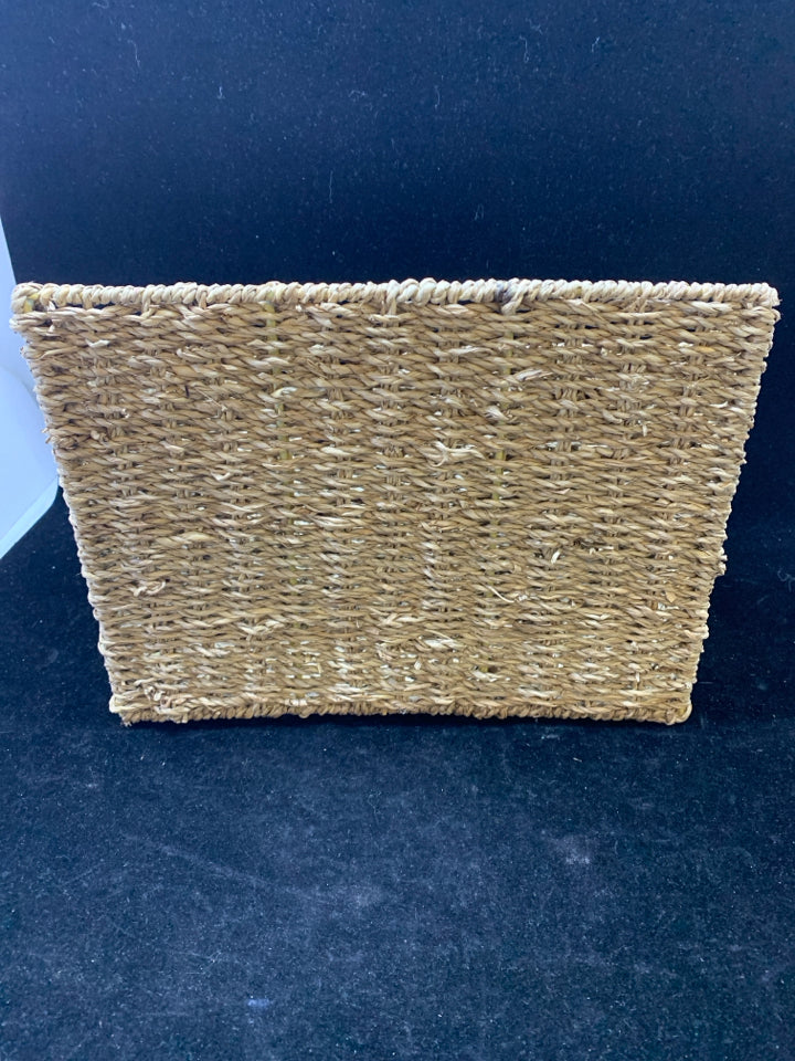 WICKER 4-SLOT DESK ORGANIZER.