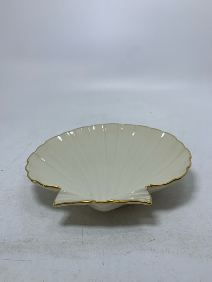SCALLOP SEA SHELL PORCELAIN TRINKET DISH.