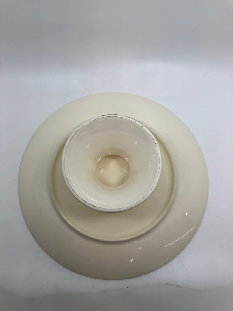 RAISED YELLOW CAKE STAND.