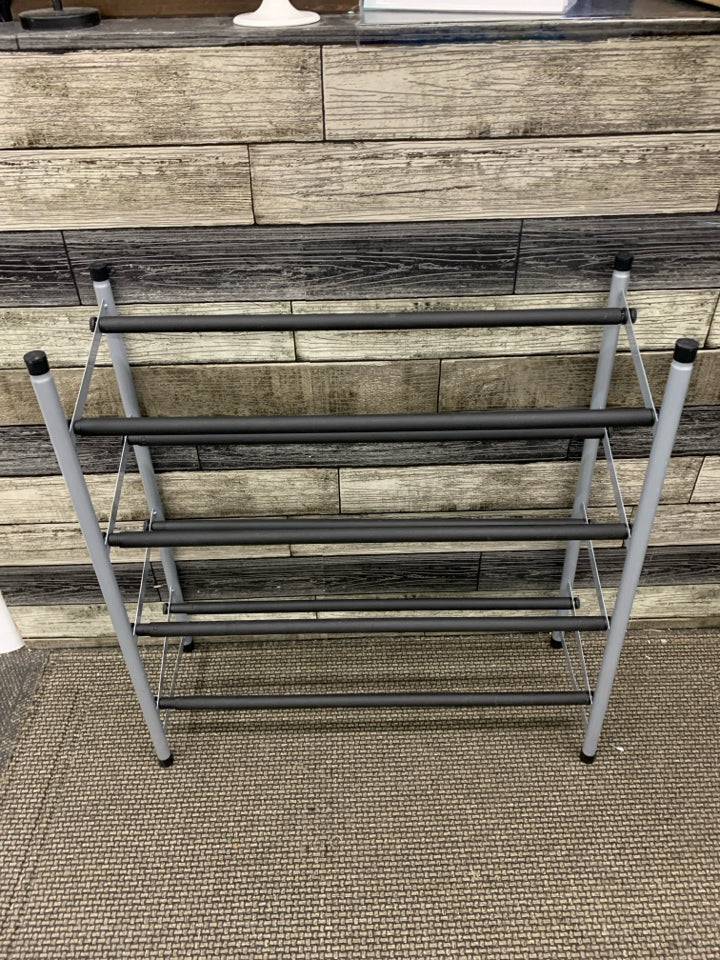 EXPANDABLE METAL SHOE RACK W/4 RACKS.
