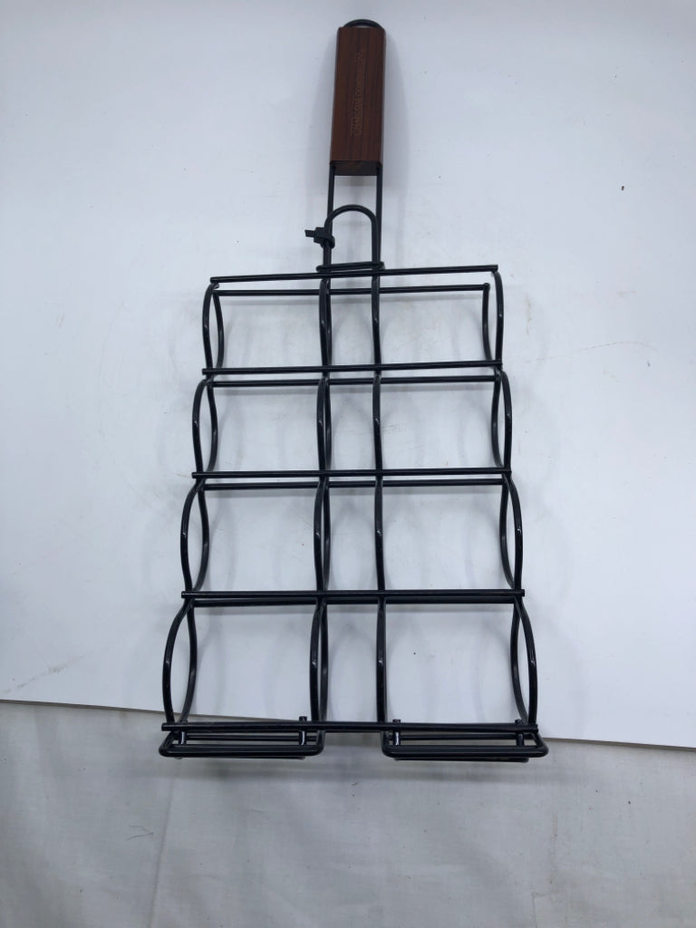 BLACK METAL CORN COB GRILLER.