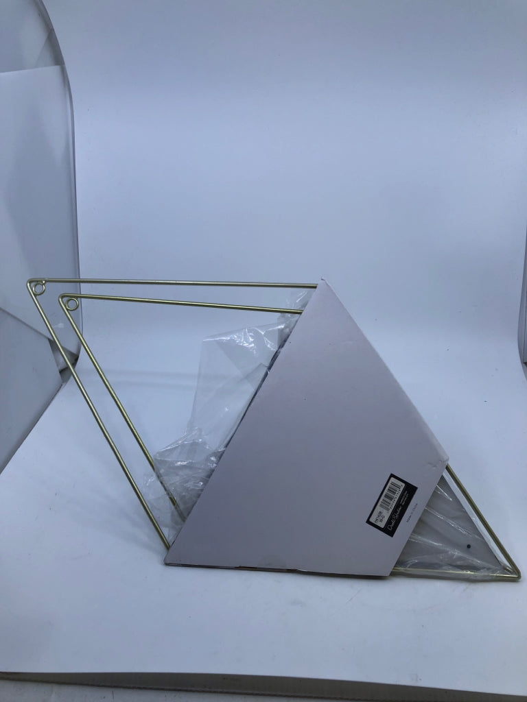 2 NIP DIAMOND PLANTERS.