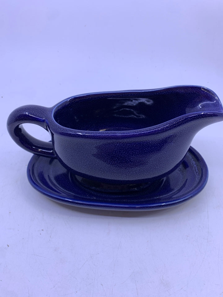 DK BLUE CERAMIC GRAVY BOAT WITH UNDERPLATE.