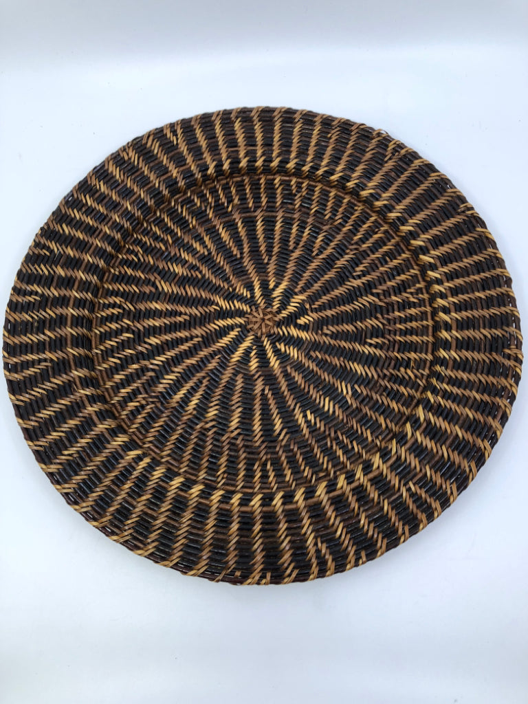 DARK WOVEN TRIVET.