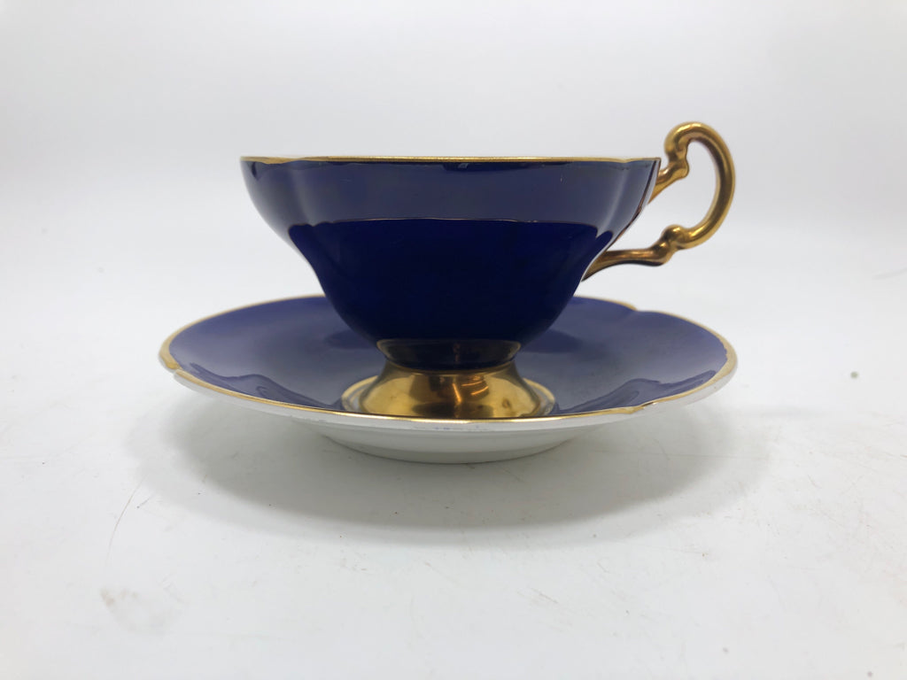 VTG COBALT BLUE TEACUP SAUCER W/ROSE AND GOLD RIM.