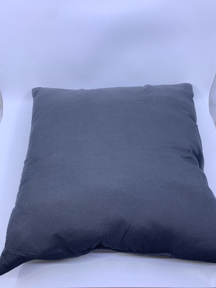 SQUARE GREY AND WHITE PILLOW.
