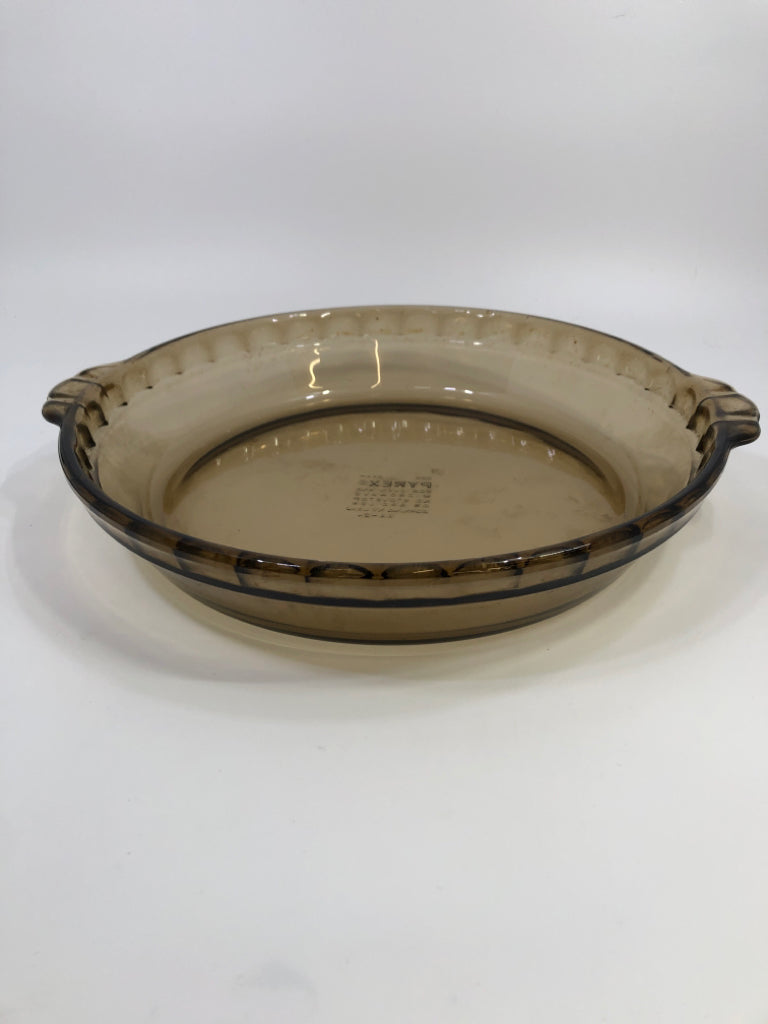 PYREX AMBER BROWN GLASS PIE DISH.
