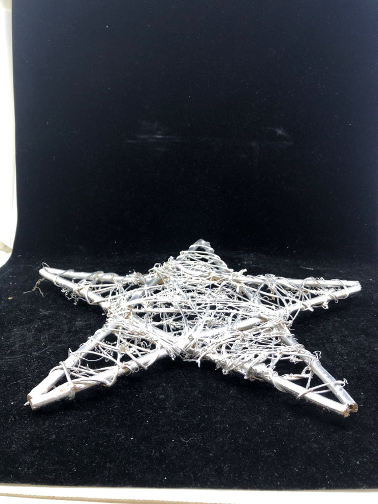 SILVER WICKER STAR.