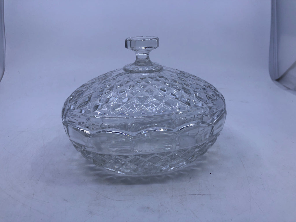 OVAL HEAVY GLASS W/ LID SCOLLOPED EDGE BOWL.