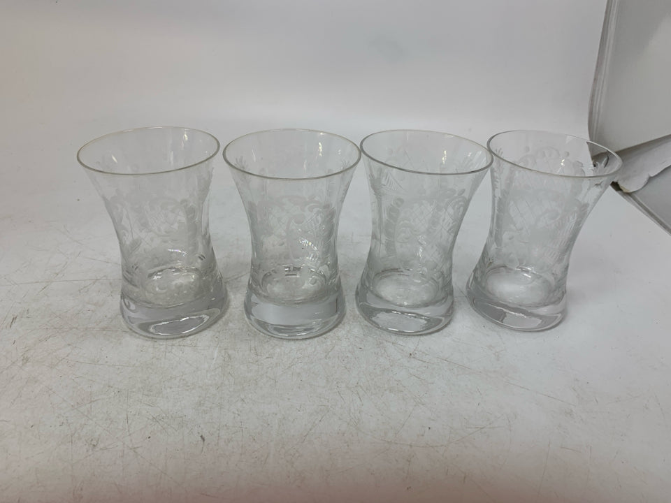 4 ETCHED ELK DETAILED CORDIAL GLASSES.