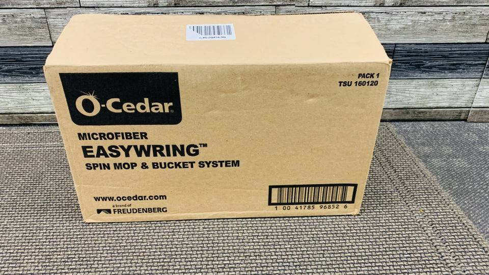 NIB O CEDAR EASY WRING MOP.