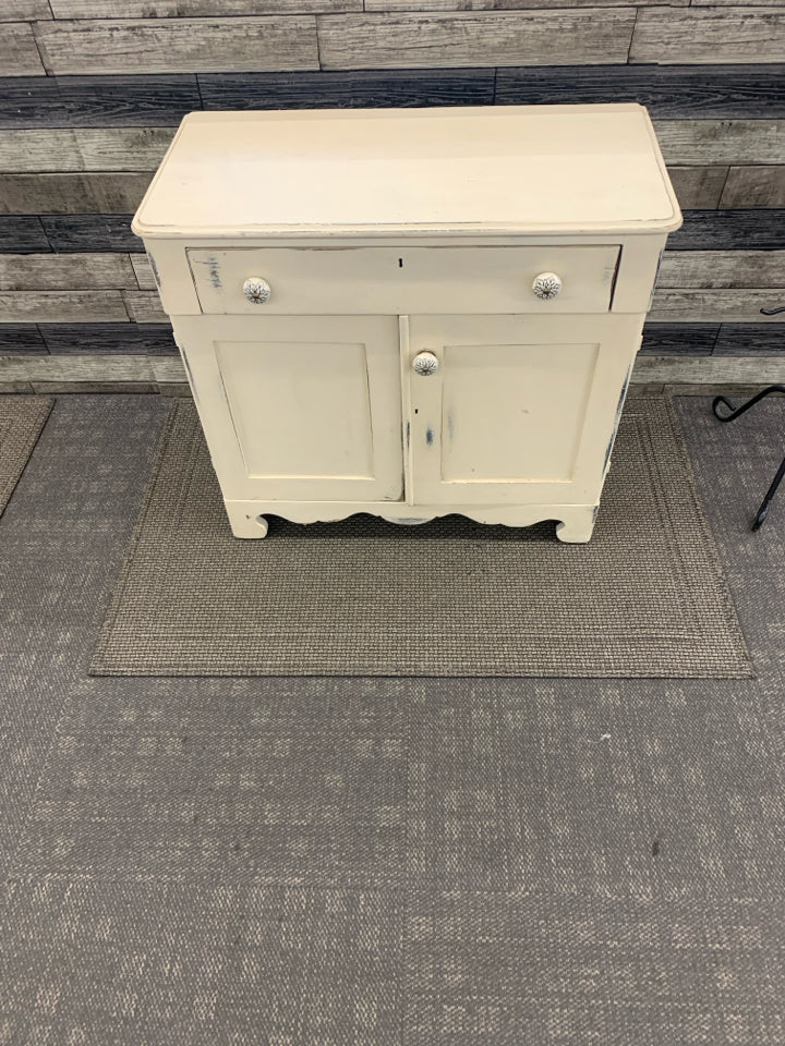 CREAM DISTRESSED SMALL CABINET W DRAWER.