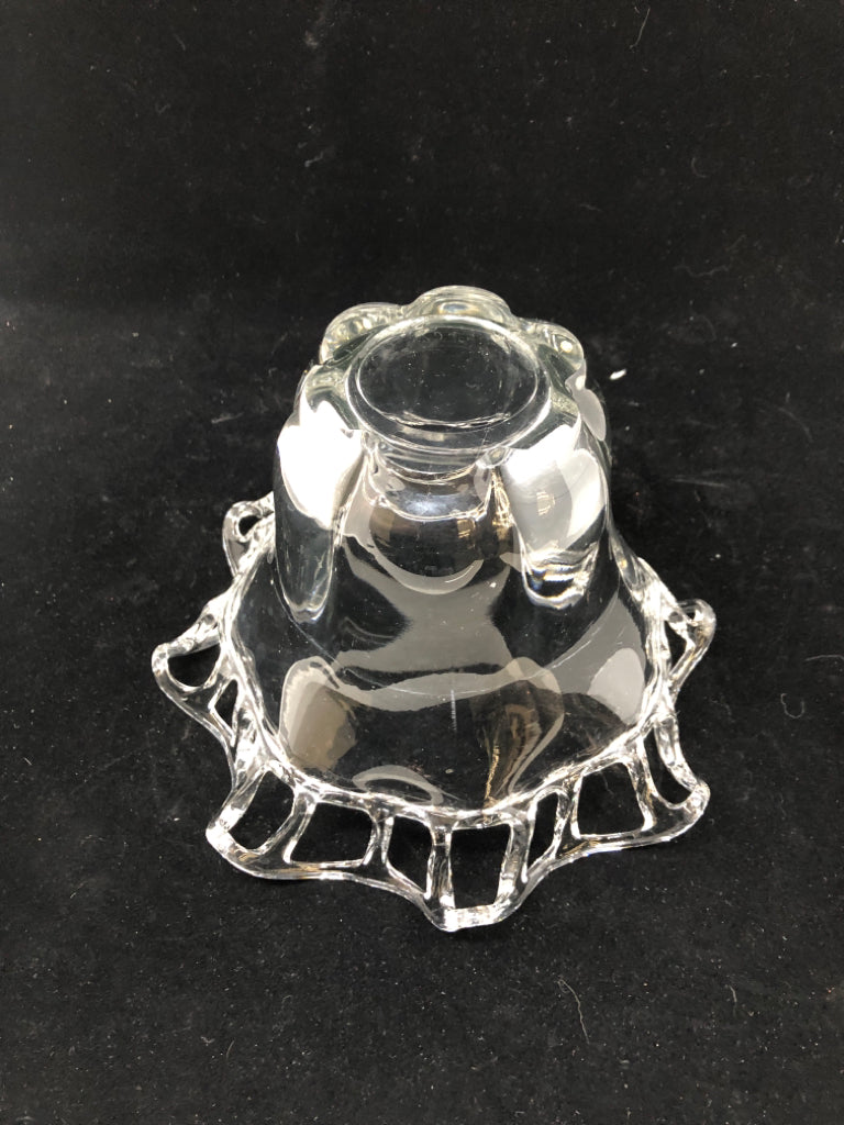 RUFFLE LATTICE EDGE CLEAR GLASS VASE.