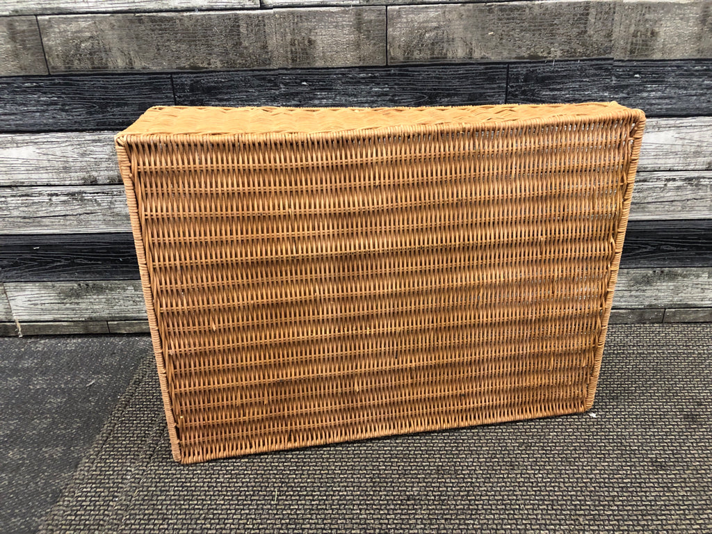 FLAT WICKER BASKET, SHELF STORAGE.