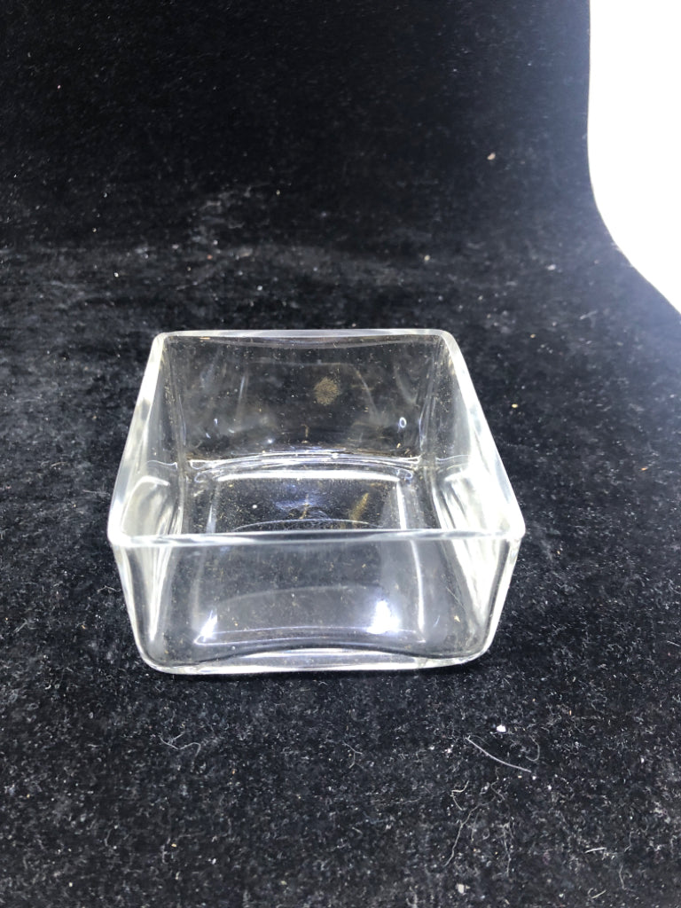NIB GLASS SNACK DISH SET.