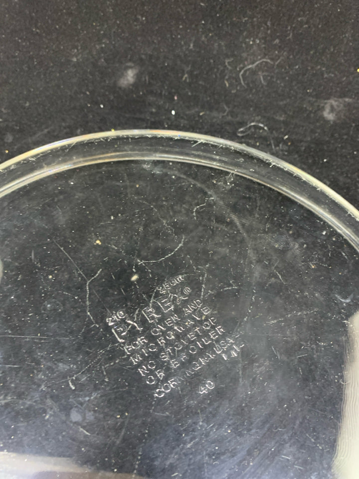 CLEAR ROUND PYREX BAKING DISH.